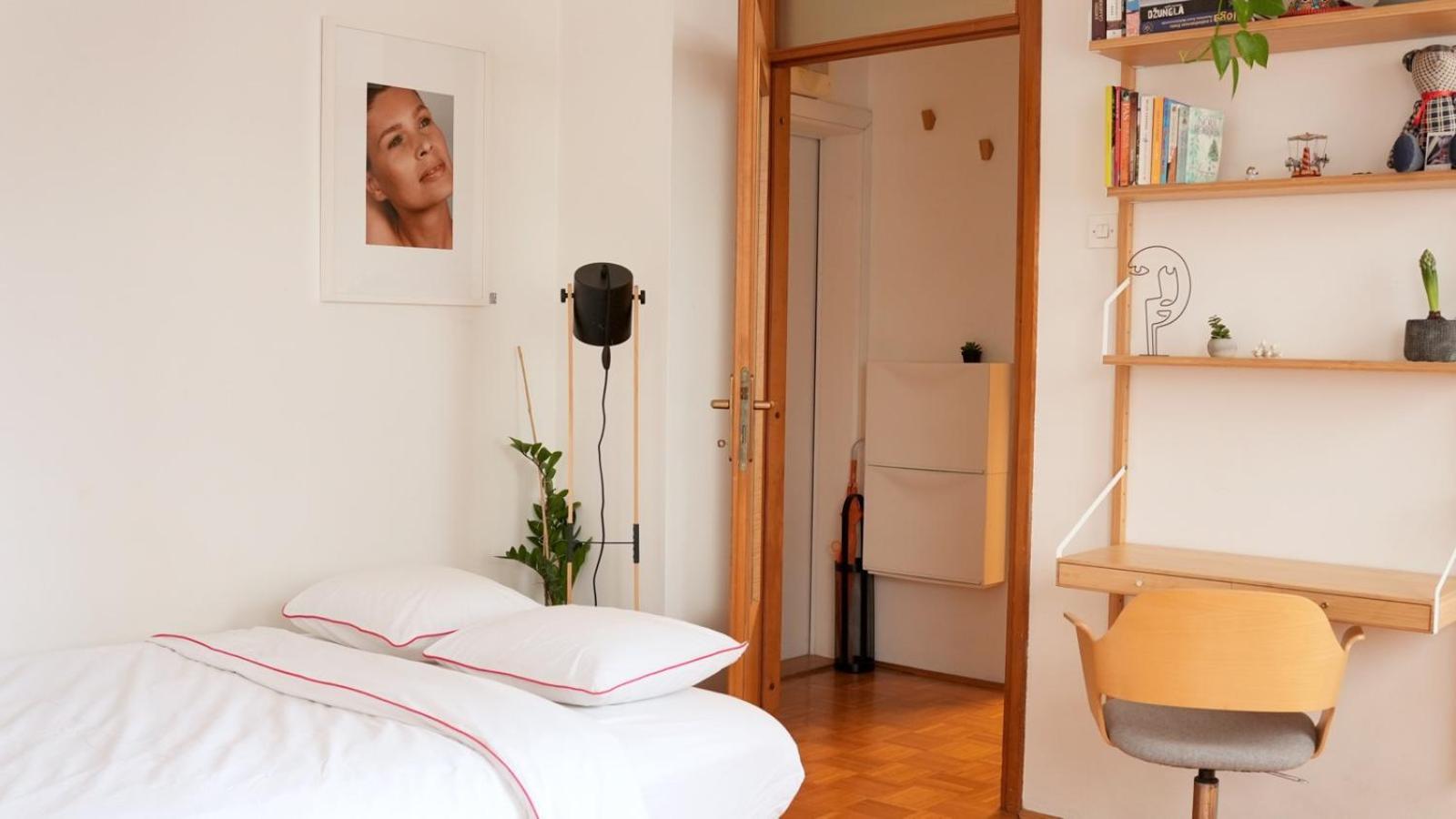Hi-tech Apartment *